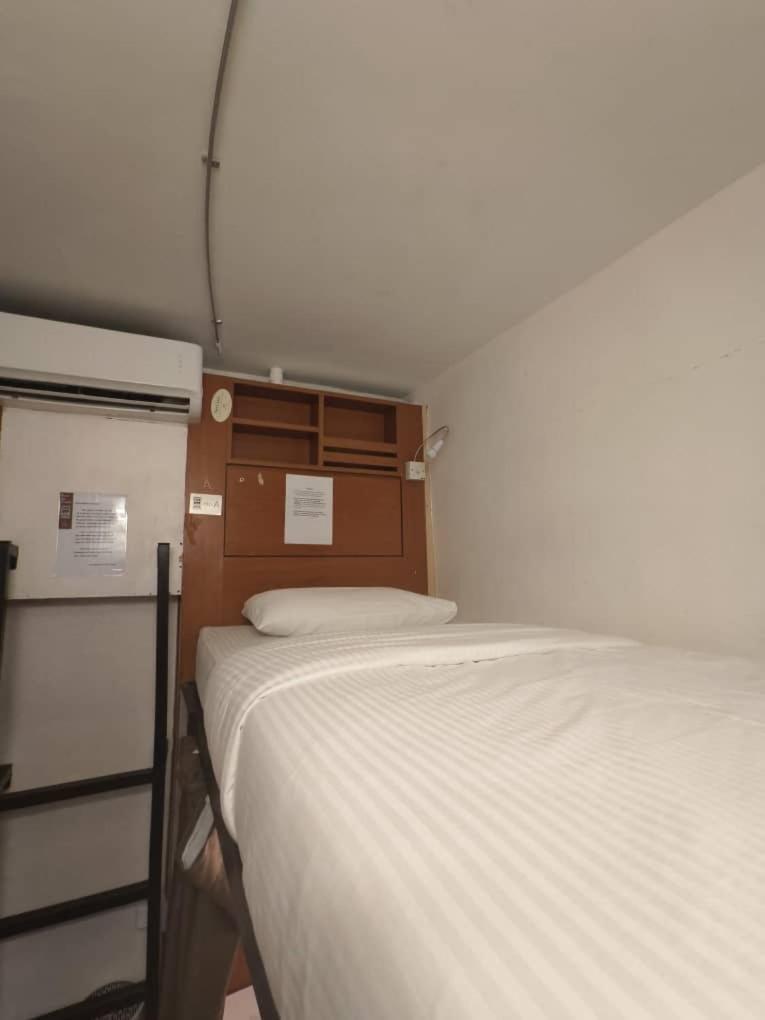 Hostel Red Court George Town
