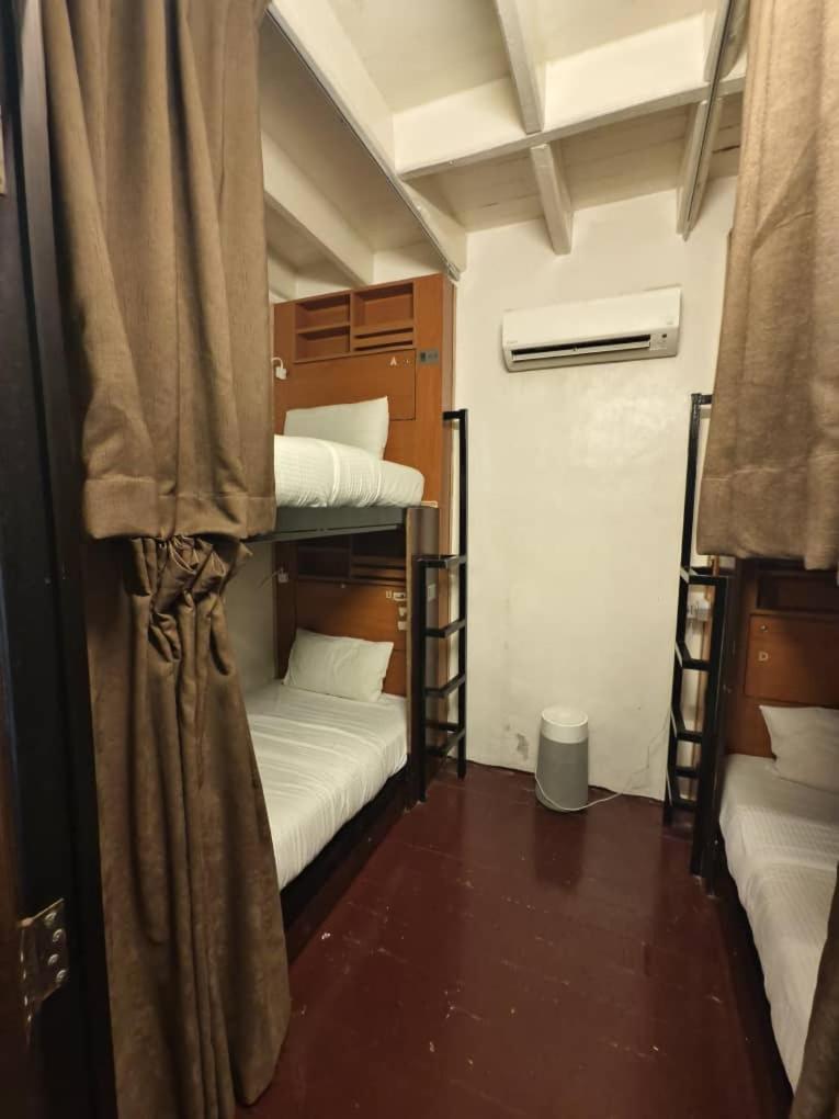 Hostel Red Court George Town