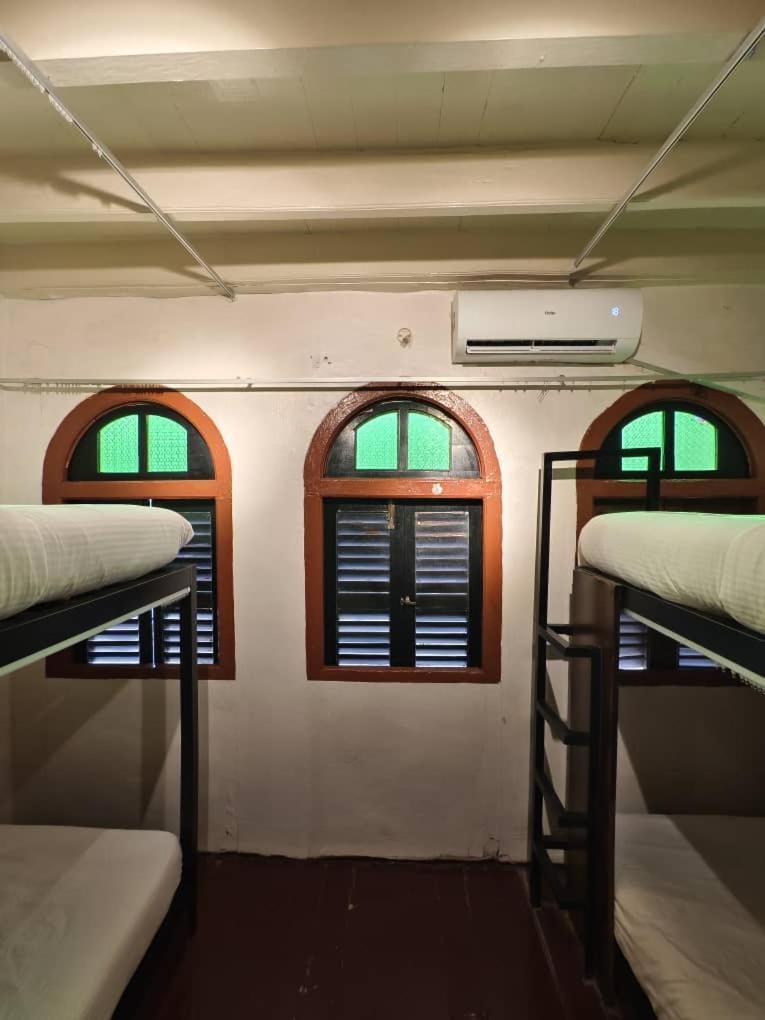 Hostel Red Court *
