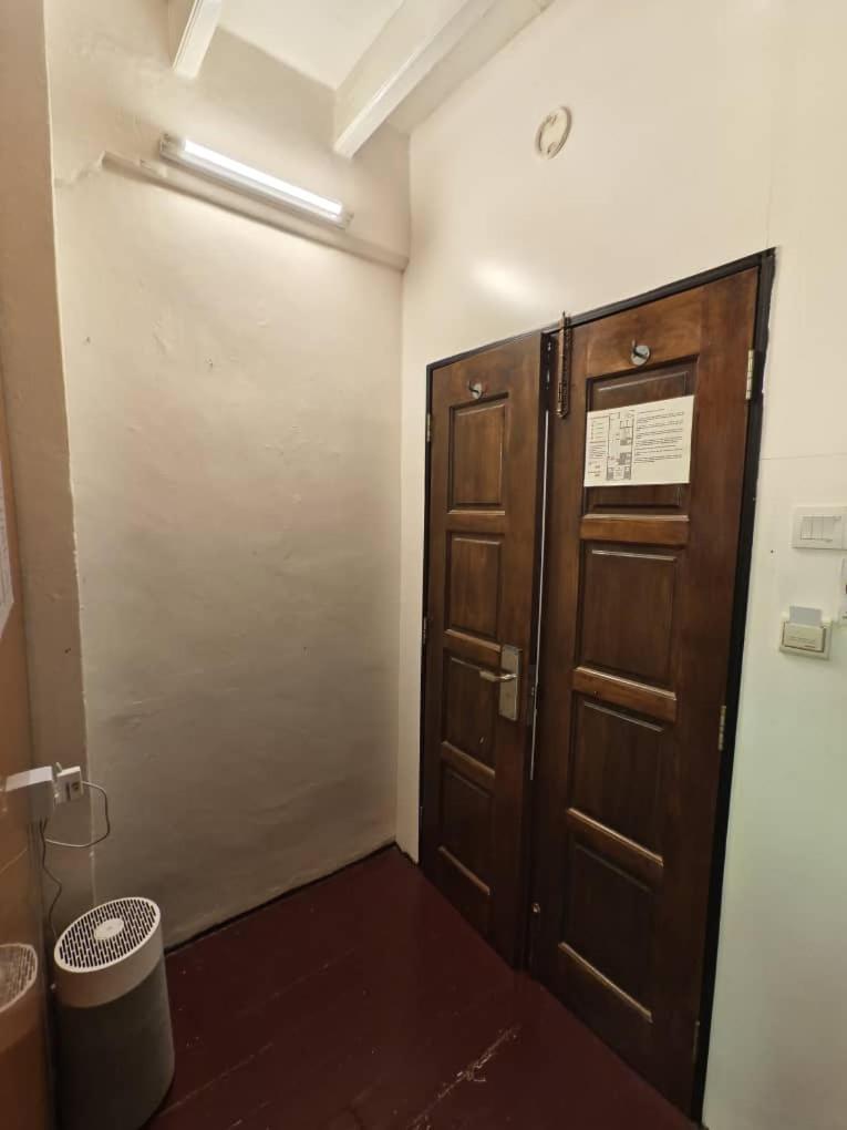 Hostel Red Court *