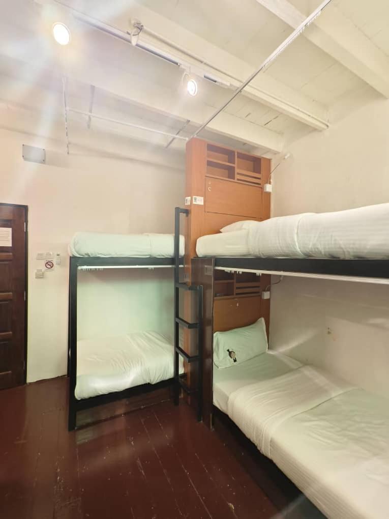 Hostel Red Court George Town