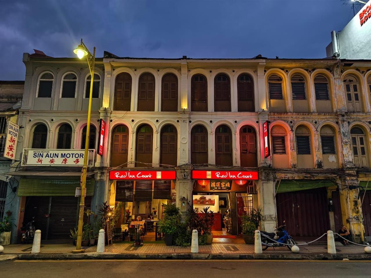 Red Court * George Town