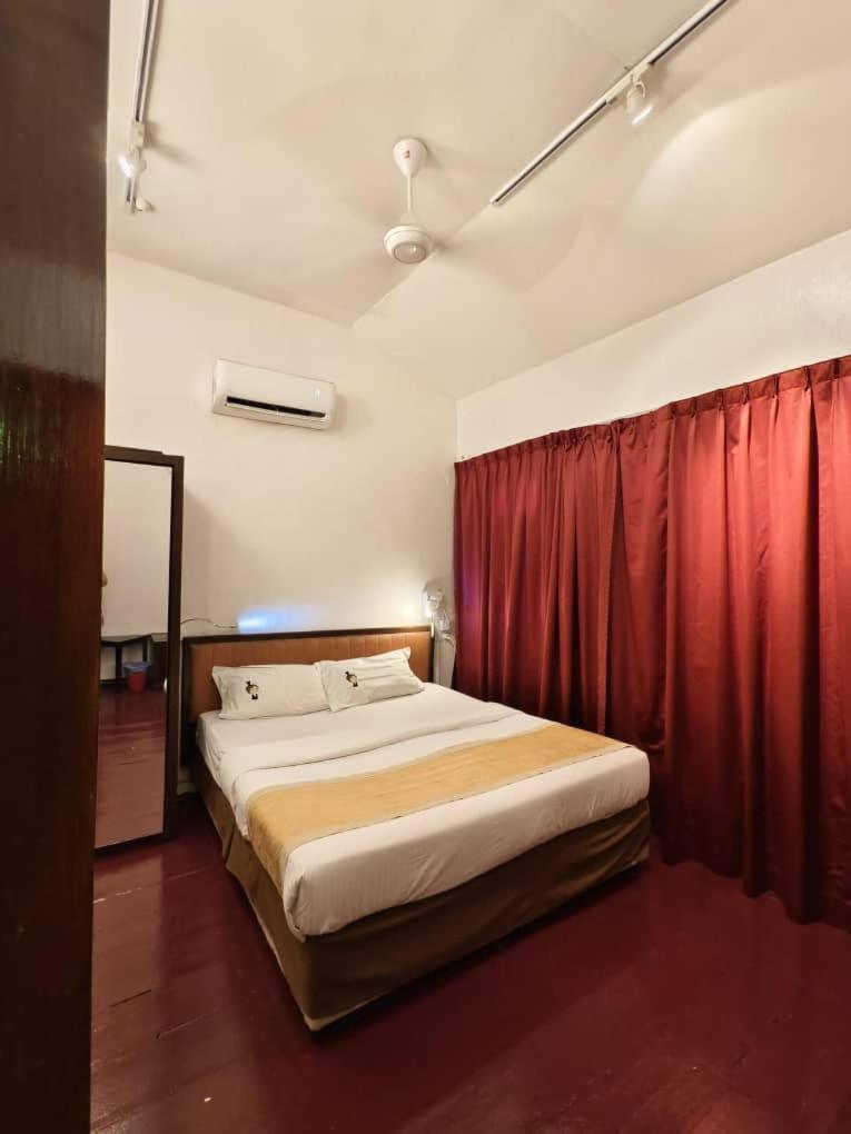 Red Court * George Town