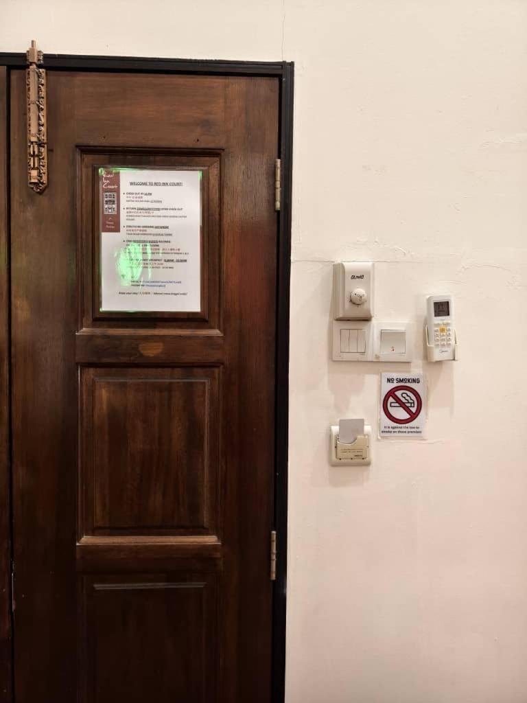 Hostel Red Court *