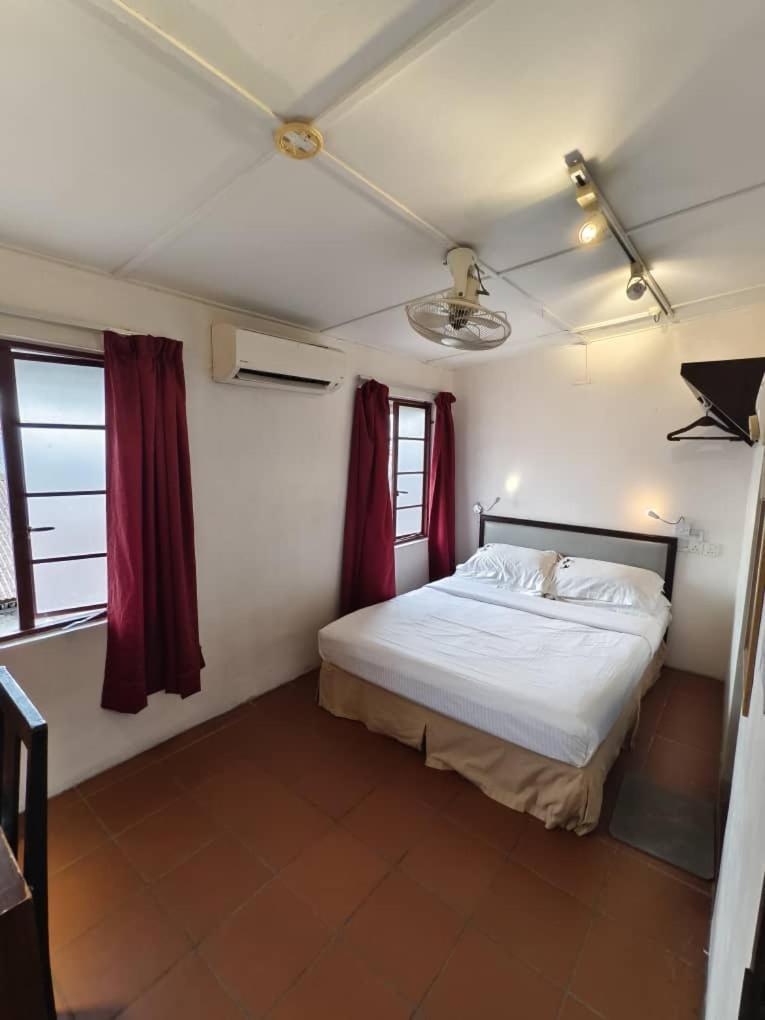 Hostel Red Court George Town