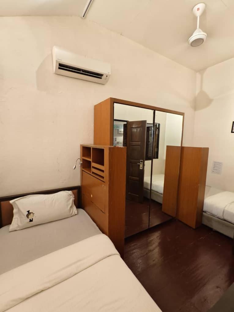Red Court Hostel George Town